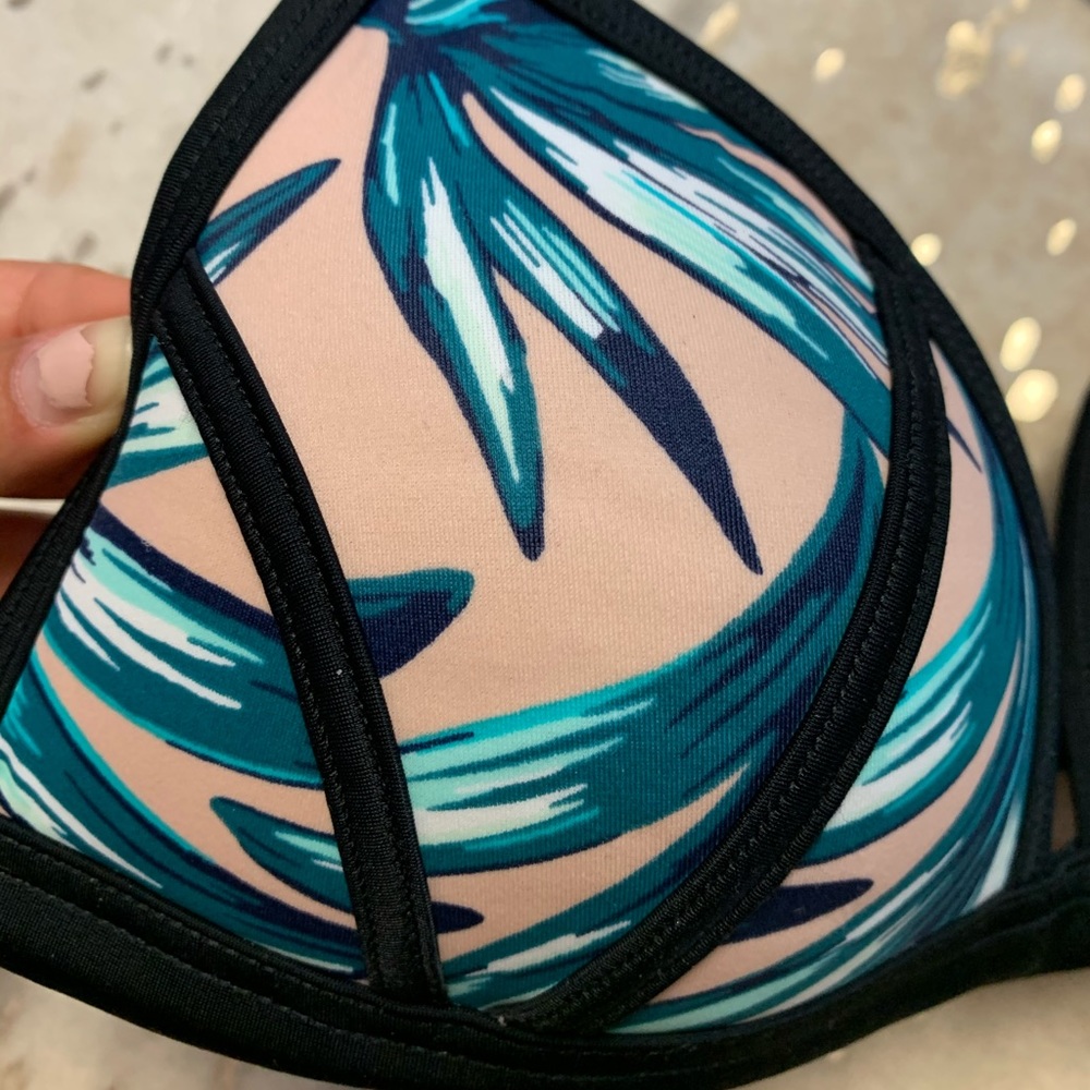 Palm Leaves PINK Bikini top! - Picture 2 of 4